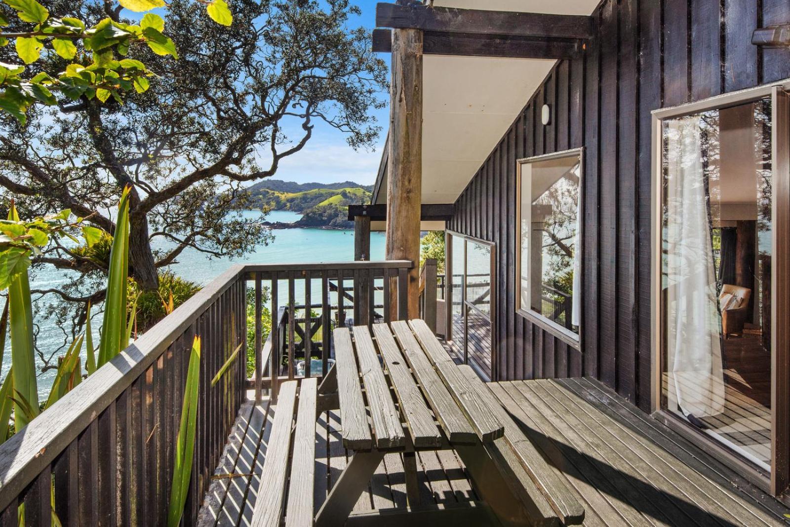 Bayview Beauty - Helena Bay Holiday Home Lyttelton Esterno foto